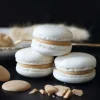 Préparation coques macarons natures